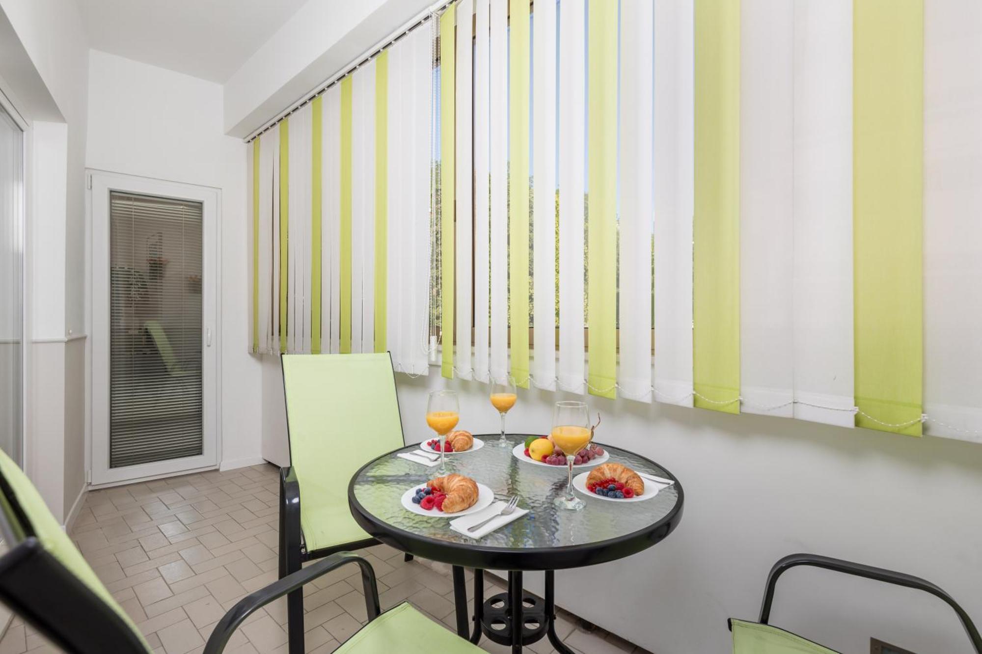 Apartment City Flower Рийека Екстериор снимка